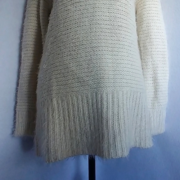 Hit List Oversized Fuzzy Crew Neck Sweater - Picture 6 of 7
